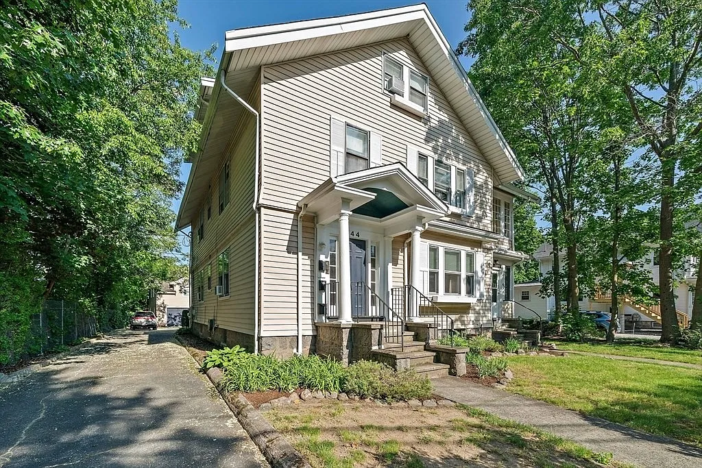 2 bed, 1.0 bath, 800 sqft, $2,300 — Photo 1