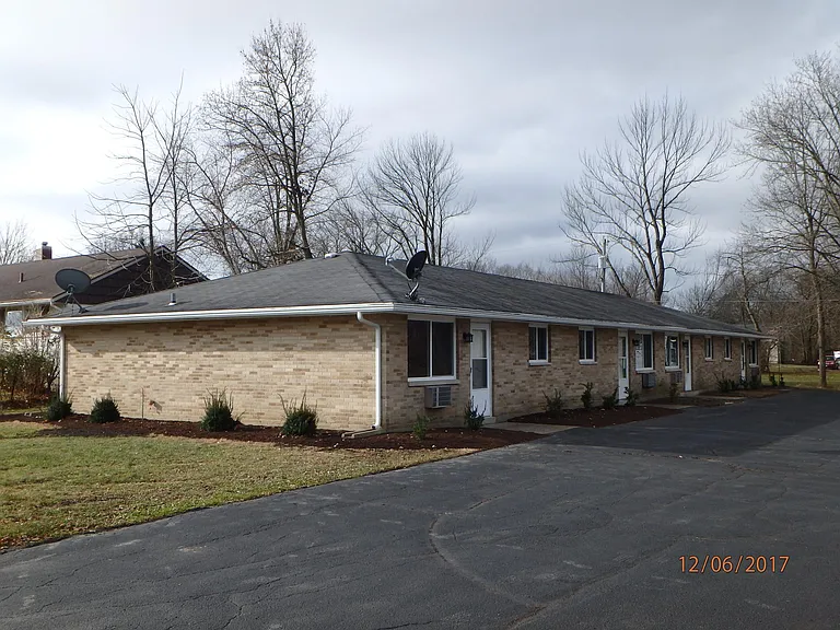 53 Gloria Ave — Photo 2