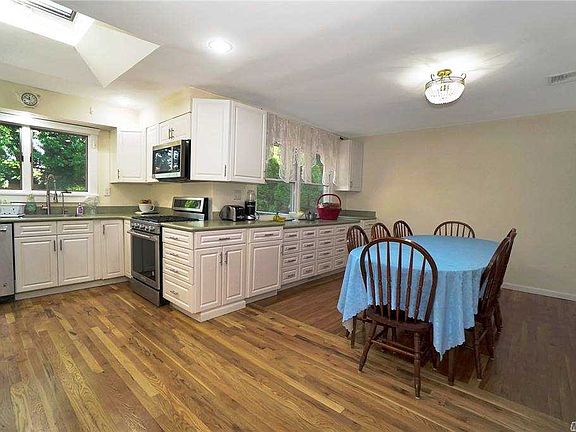 4th image of 30 Monett Pl