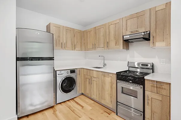 Rented by REZI | media 13