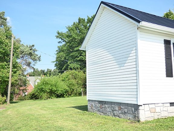 4th image of 2131 Suggs Ave
