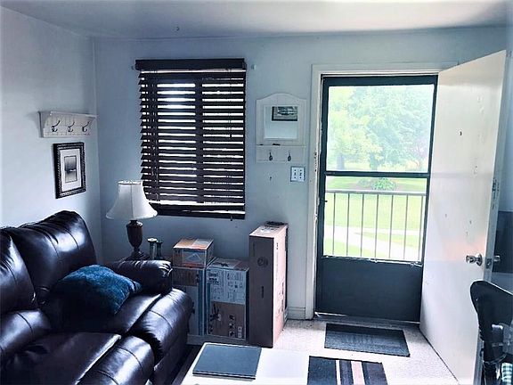 2nd image of 609 Edgewater Dr