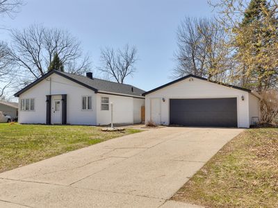 200 Constitution Blvd, Pleasant Hill, IA, 50327