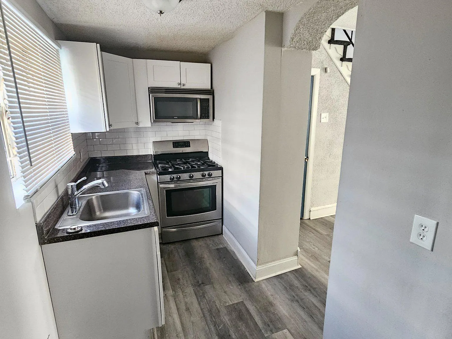 2 bed, 1.0 bath, 784 sqft, $1,250 — Photo 4