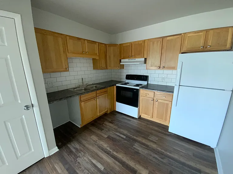 1108 Cambridge Ct #8 — Photo 3
