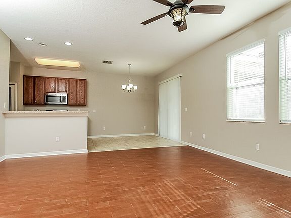4th image of 915 Parker Den Dr