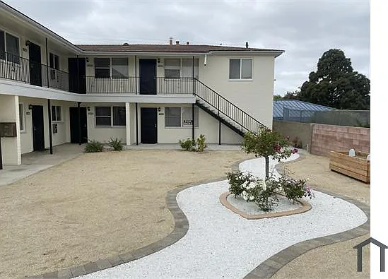 2 bed, $2,200 — Photo 3
