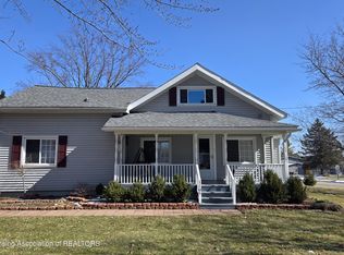 1105 S Swegles St, Saint Johns, MI 48879