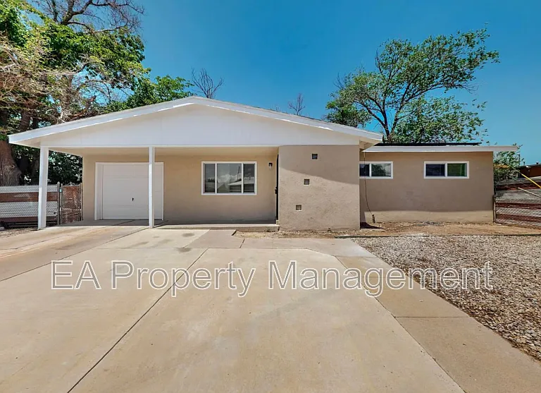 1055 Betts St NE — Photo 1