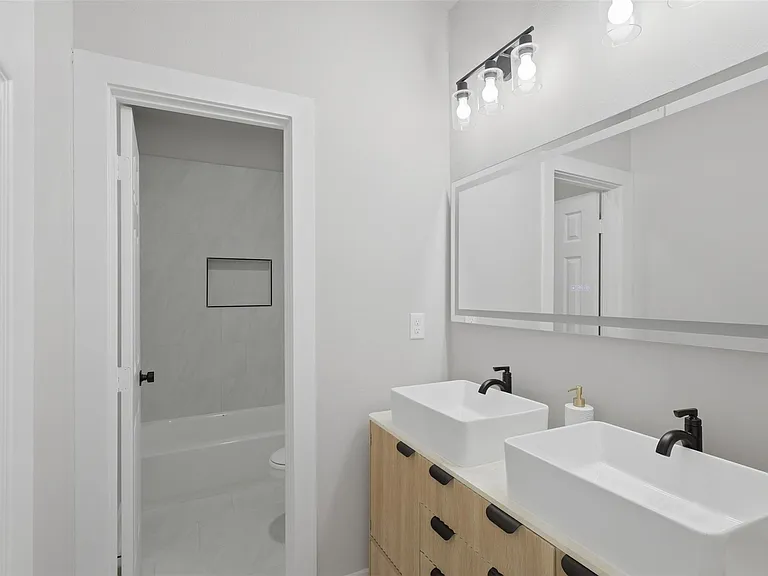 3806 Sayers St — Photo 16