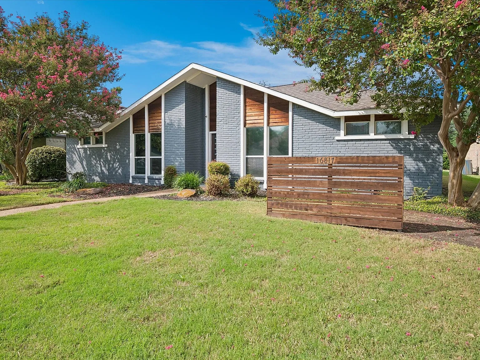 3 bed, 2.5 bath, 2190 sqft, $4,000 — Photo 2