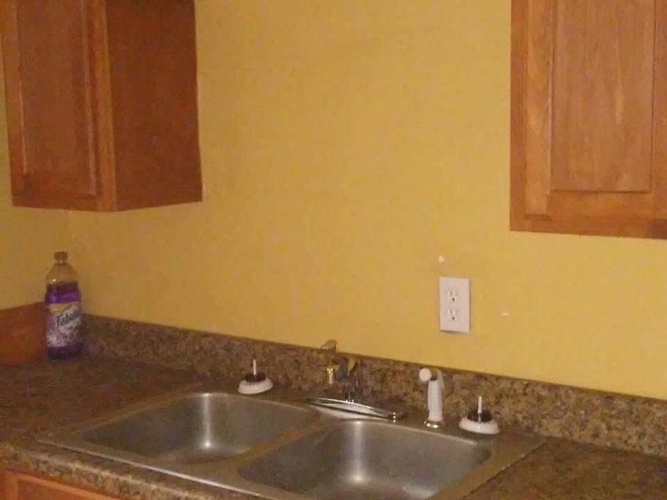 2nd image of 1045 Woodlawn St