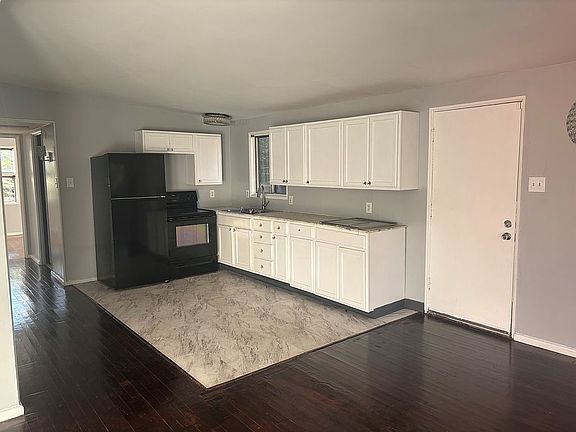 4th image of 644 S Meadowcliff Dr