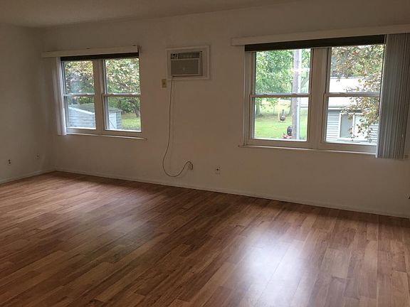 3rd image of 810 Holland Ave Unit 0