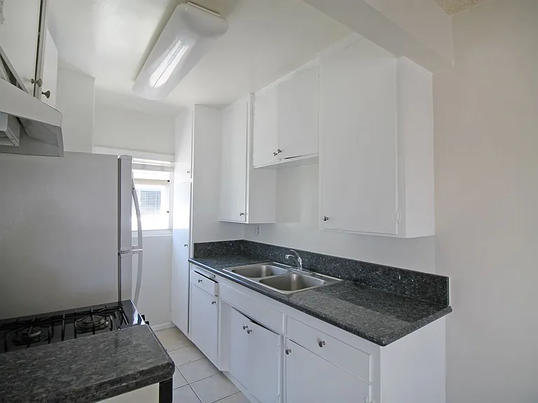 2311 Vanderbilt Lane — Photo 7