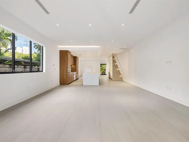 2992 Coconut Ave — Photo 5