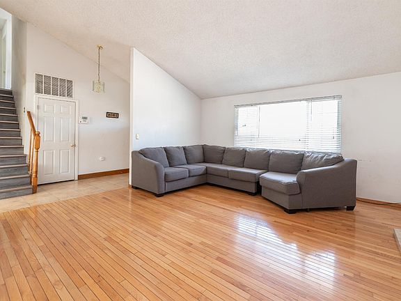 4th image of 38520 Burdette St