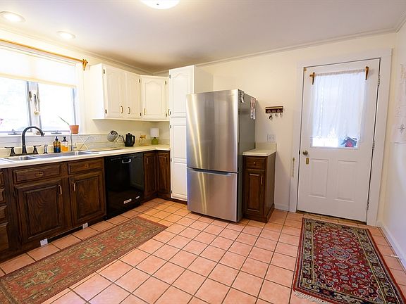 5th image of 83 Williams St