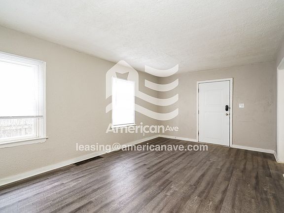1648928_002_living_room_12713729.jpg