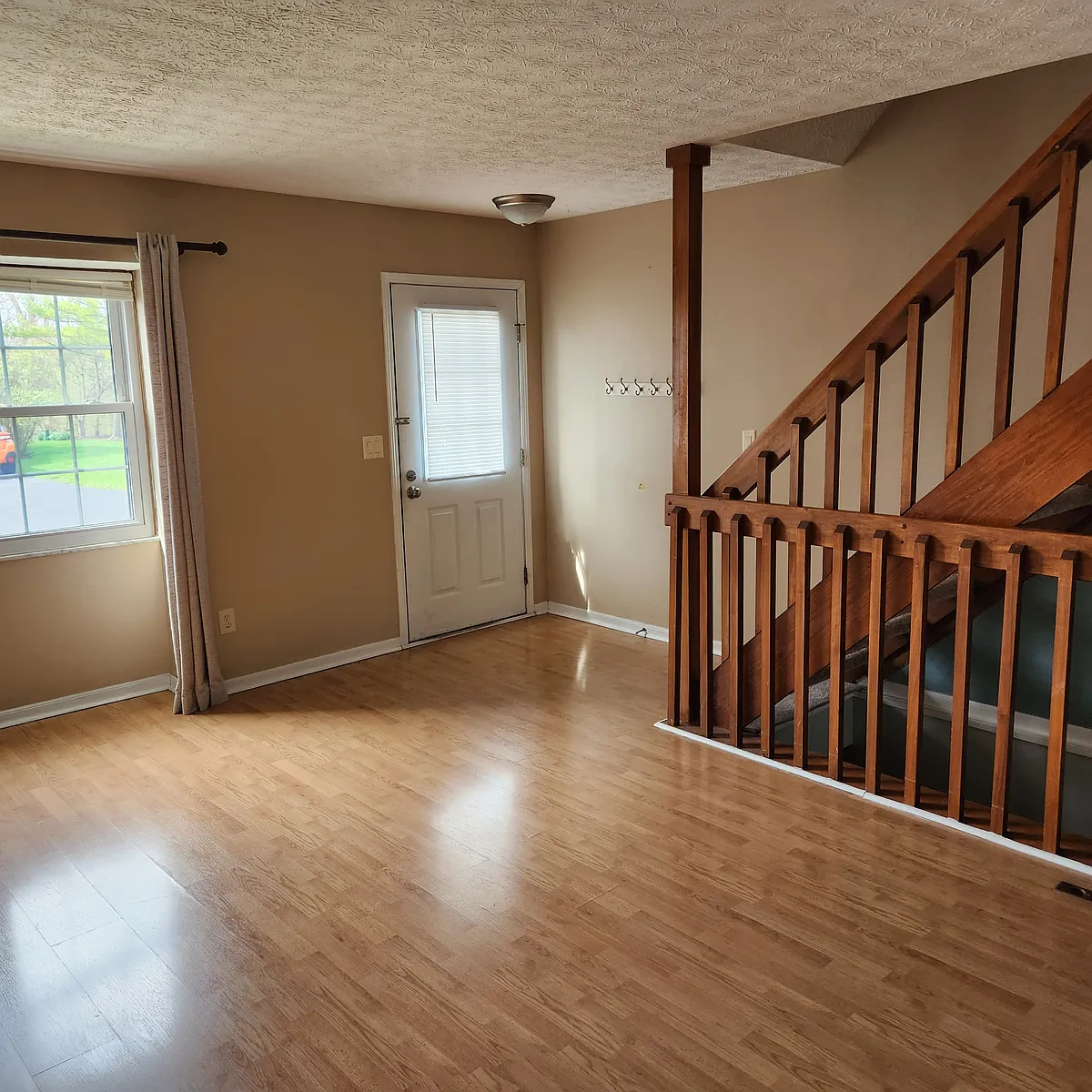 Building Photo - 1054 Syracuse Ln