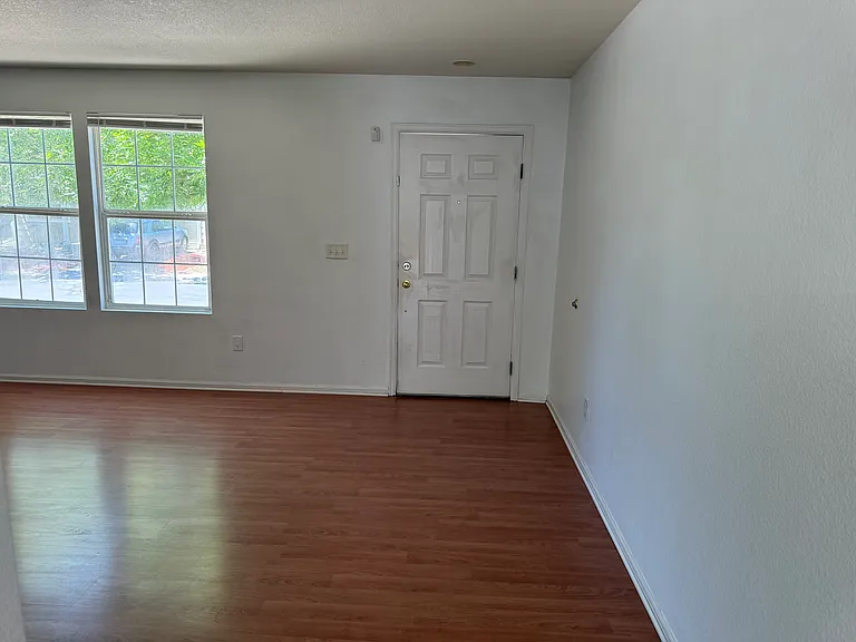 10134 Forest Ct — Photo 1