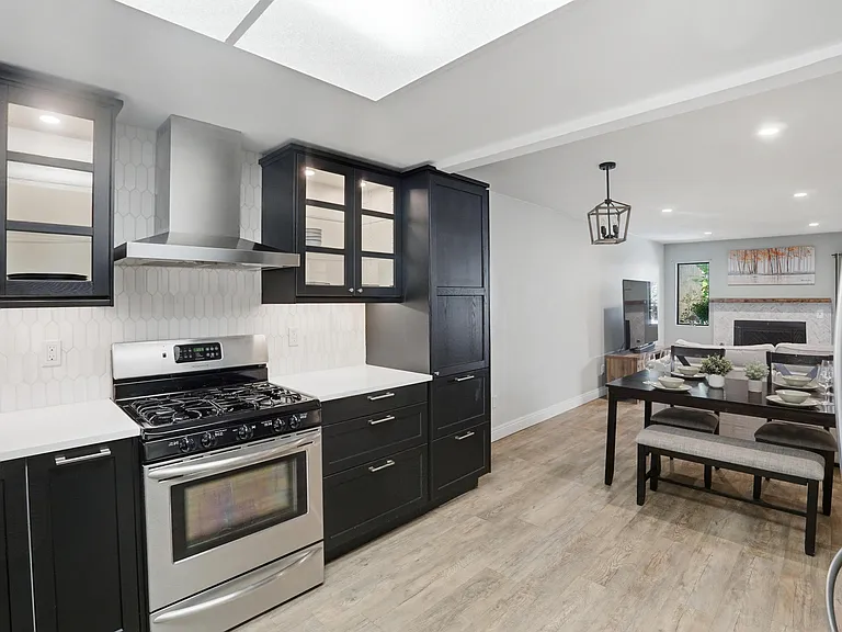 9960 Owensmouth Ave #21 — Photo 11