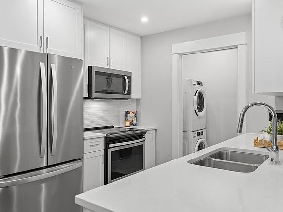 4th image of 2180 Kelly Ave #4317