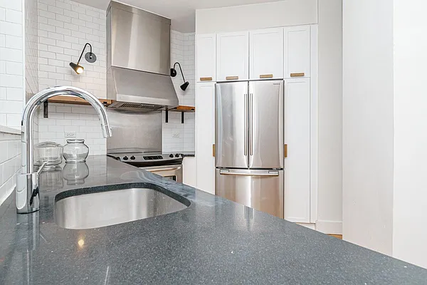 Rented by MySpaceNYC | media 48