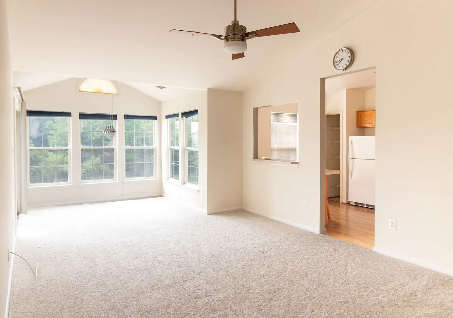 Bright & Updated 2 BD 2 BA Condo Conveniently located in Alexandria, VA — Photo 4