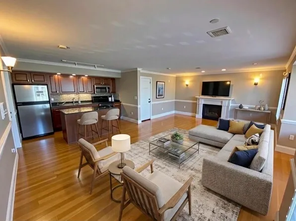 366 Dorchester St APT 4, South Boston, MA 02127