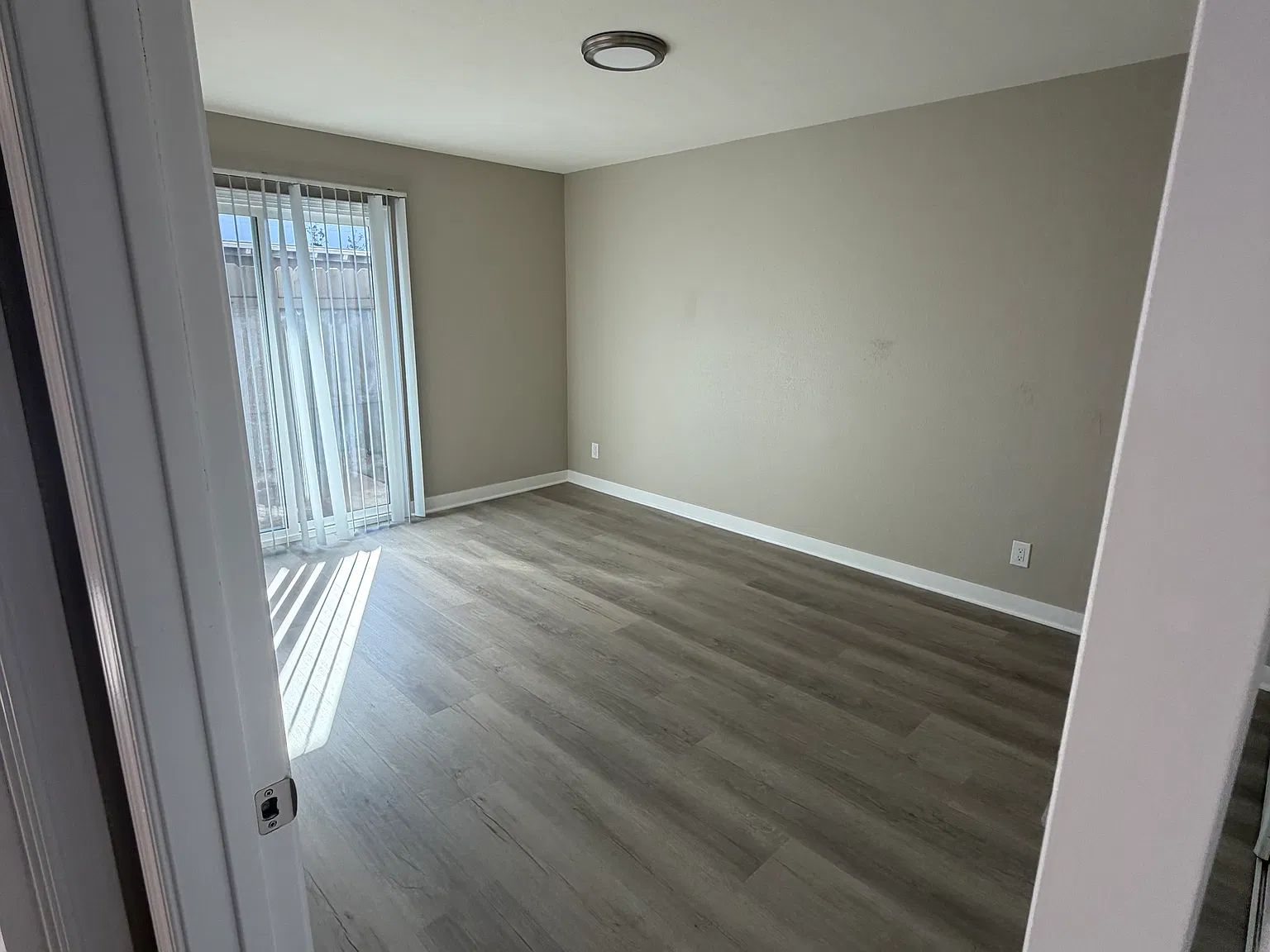 2 bed, 1000 sqft, $2,675 — Photo 3