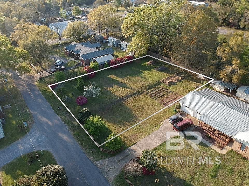 1st image of 14765 Camelia Ave