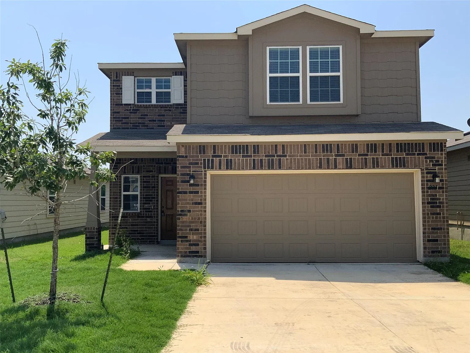 4 bed, 3.0 bath, 2028 sqft, $1,900 — Photo 1