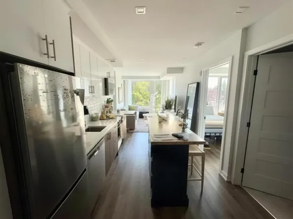28 Pretoria Ave #408, Ottawa, ON K1S 1W7