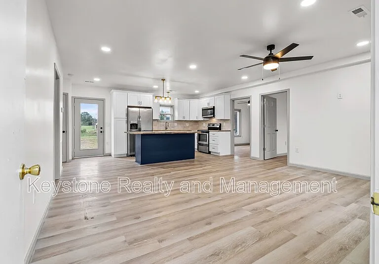 225 Military Rd — Photo 3