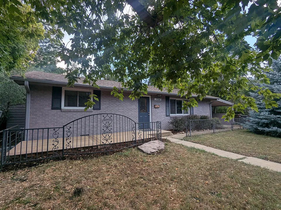 2060 Edgewood Dr
