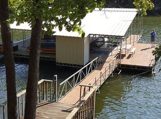 557 Walkers Cay Dr, Osage Beach, MO 65065