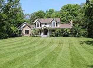 57 Pondview Dr, Red Hook, NY 12571