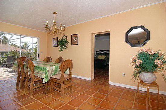 4th image of 4 Glenview Manor Dr