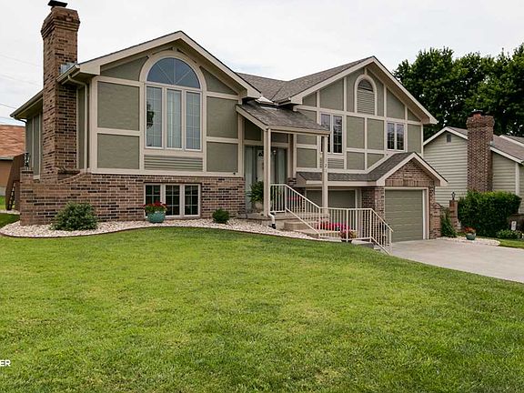 3rd image of 121 Arapahoe Ct