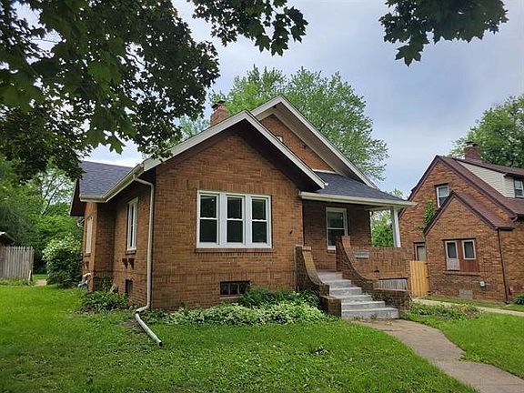2nd image of 124 Dawn Ave