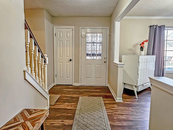 4th image of 2368 W Lake Oaks Dr