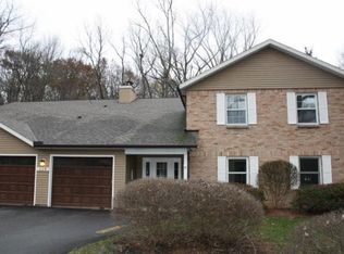 326 Riverview Dr, Delafield, WI 53018