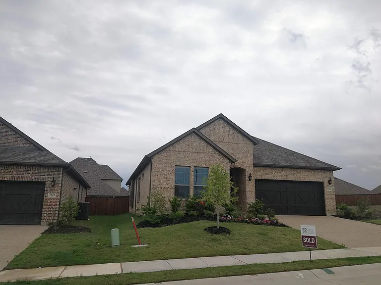1513 Gallant Fox Dr — Photo 2