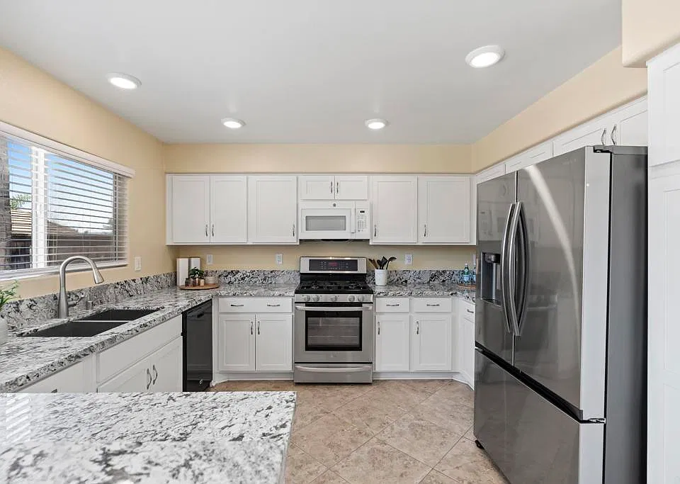 8950 Gateway View Ct