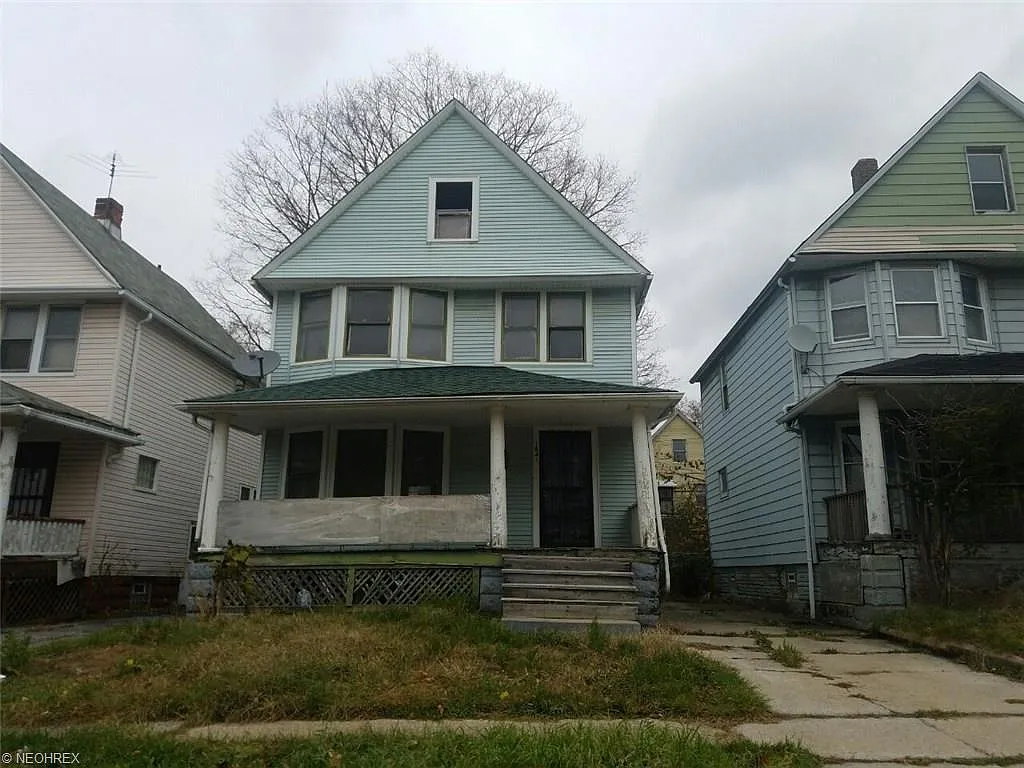1641 Delmont Ave photo 1