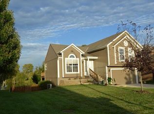 20799 Skyview Ln, Spring Hill, KS 66083