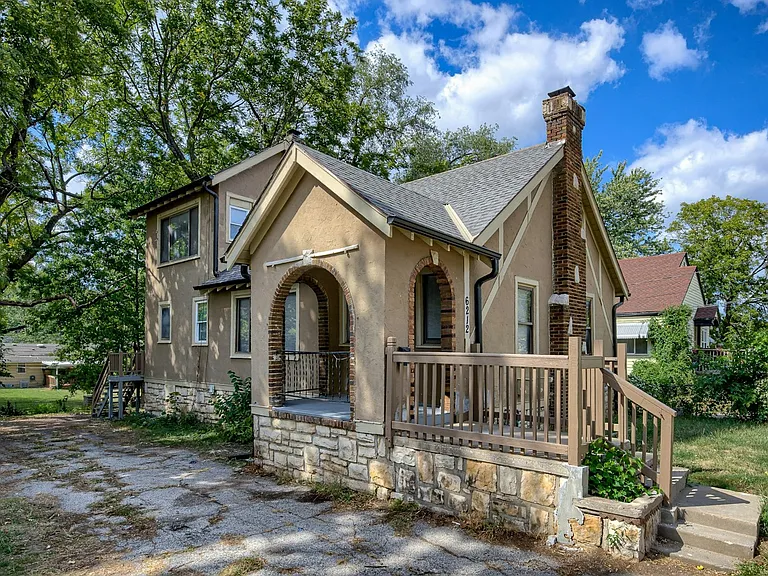 6212 Walrond Ave — Photo 1
