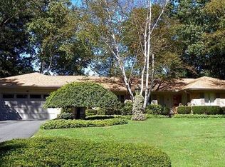 102 Pinewood Dr, Longmeadow, MA 01106