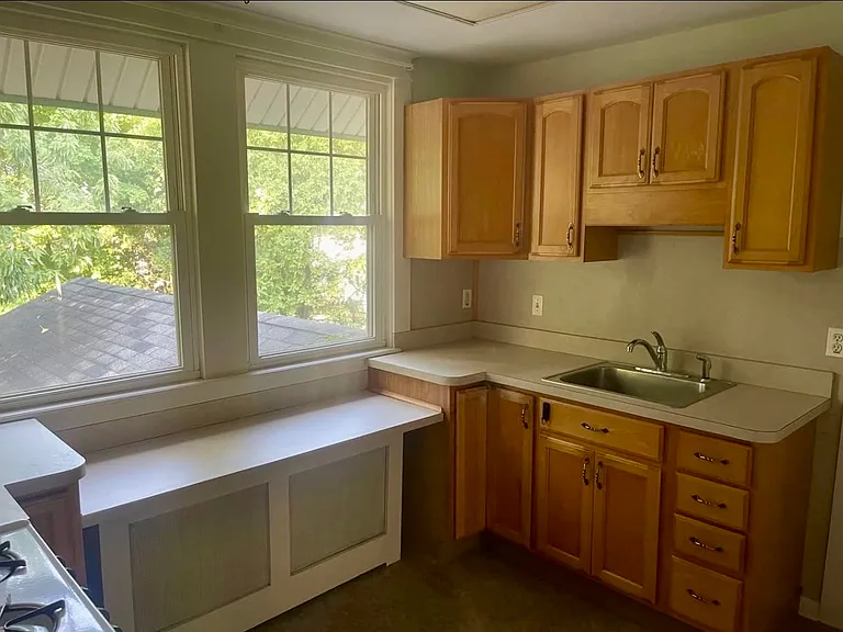2145 Parkview Ave #2 — Photo 4